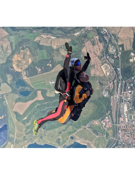 Tandemsprung aus 3.000 Metern + Video & Fotos + zusätzliche Selfie-Aufnahmen