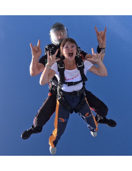 Tandem jump from 3,000 meters + video & photos + extra selfie shots