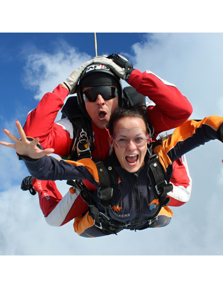 TANDEM JUMP FROM AN ALTITUDE OF 6000 METERS + VIDEO & PHOTOS